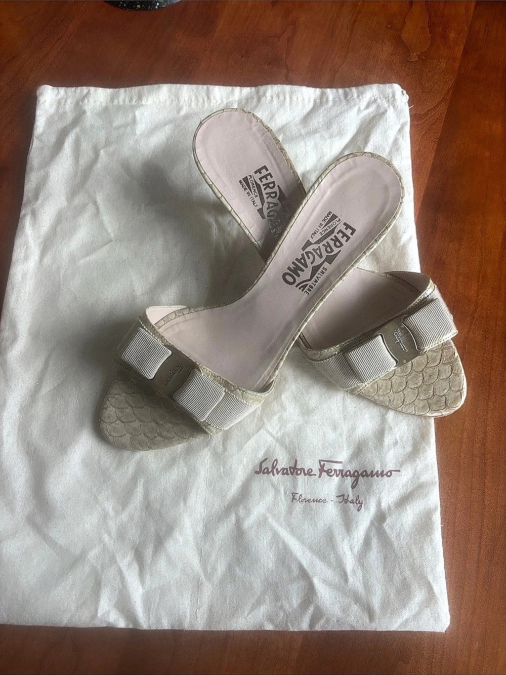 Salvatore Ferragamo Vara Bow Slide Sandals Heels in Beige